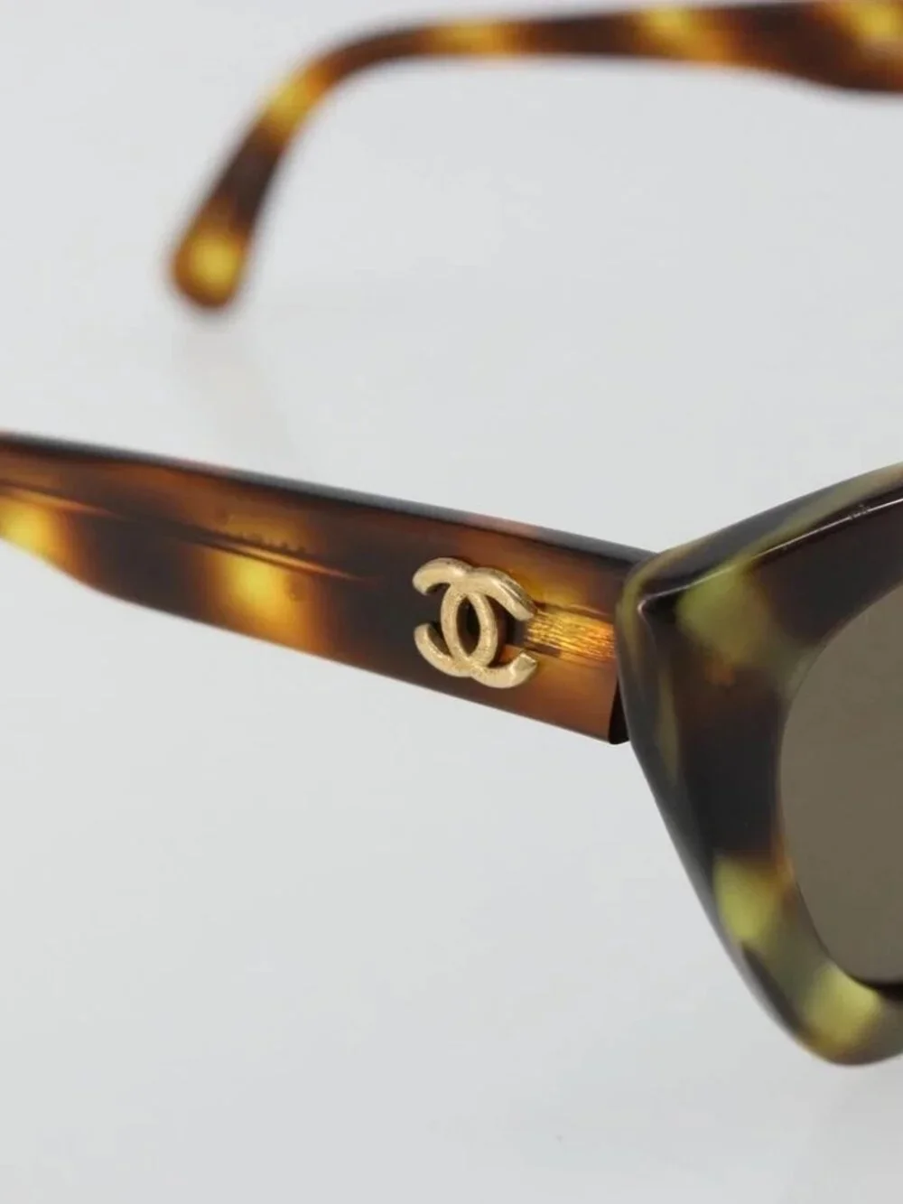 CHANEL brand	chanel color	brown